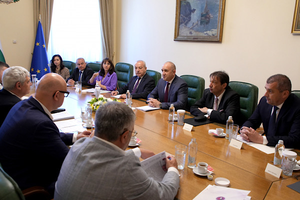 Radev: Hükümet, kayıt dışı ekonomiyi sınırlamak için çalışıyor<