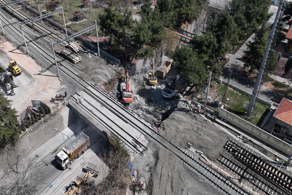 Altay: Banliyö hattı çalışmaları kapsamında Meram Yeniyol Alt Geçidi'ni yeniliyoruz