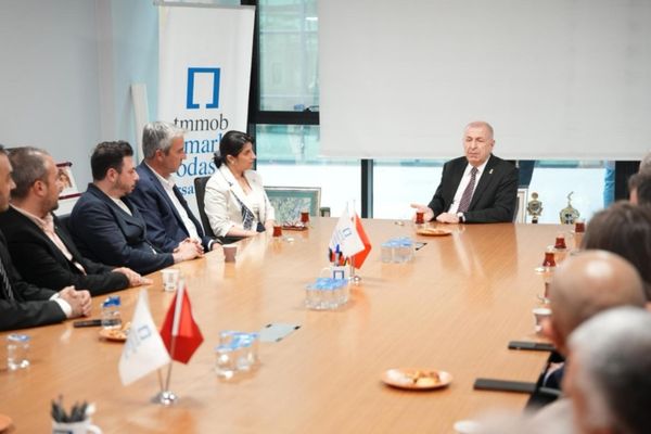 Özdağ, Bursa’da Meslek Odaları ve Esnaf Odası'nı ziyaret etti