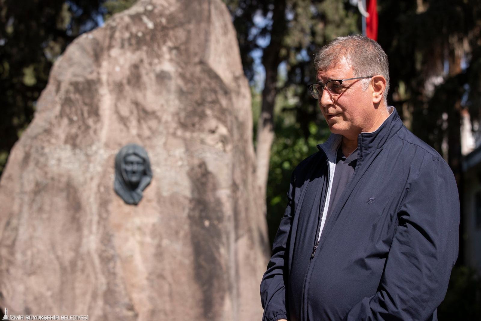 Başkan Tugay, Zübeyde Hanım'ın kabrini ziyaret etti <
