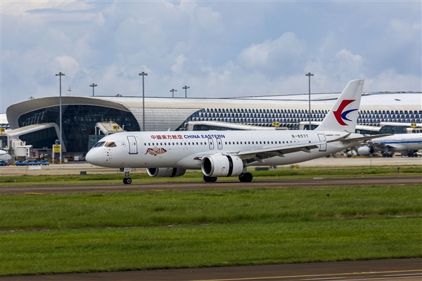 Çin yapımı C919 uçağı 2 milyondan fazla yolcu taşıdı<