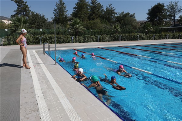 Muğla Büyükşehir Belediyesi’nden çocuklara ücretsiz yüzme kursu <