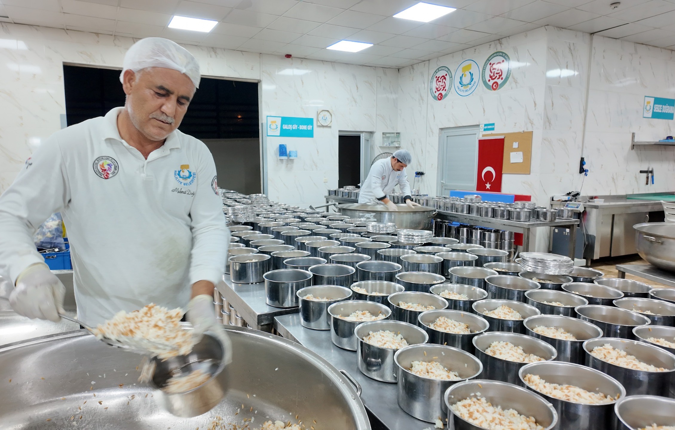Haliliye Belediyesi'nden ihtiyaç sahiplerine yemek hizmeti<