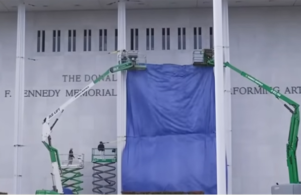 Trump, tadilat için Trump-Kennedy Merkezi'ni kapatıyor<