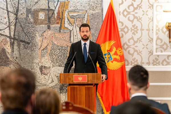 Milatoviç,“Mirko Srzentic” İlkokulu’nu ziyaret etti<