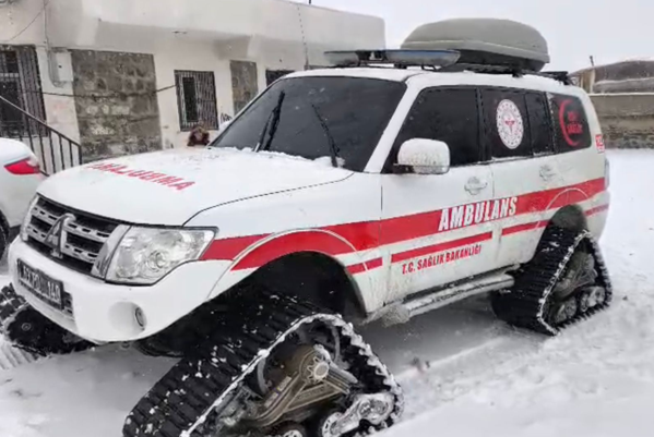 Şanlıurfa'da paletli ambulanslar görev başında<