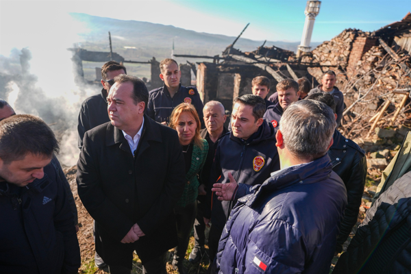 Besim Dutlulu’dan yangın mağduru aileye destek ziyareti<