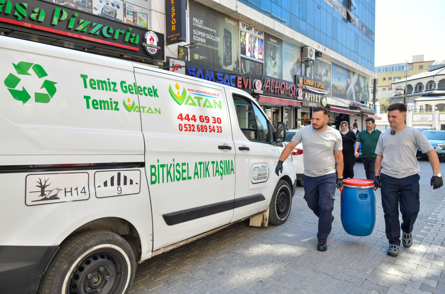 Esenyurt Belediyesi, atık yağ toplama kampanyasını sürdürüyor<