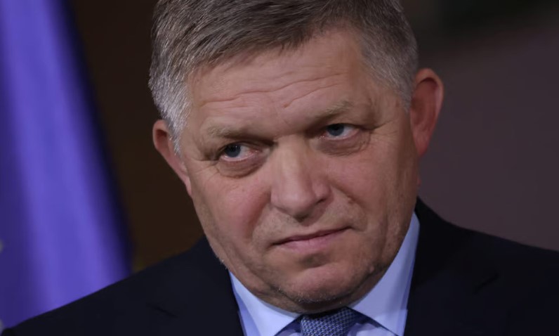 Slovakya Başbakanı Fico vurulduktan sonra hastaneye kaldırıldı