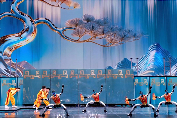 İnsansı robotlar Bahar Bayramı Galası'na damga vurdu<