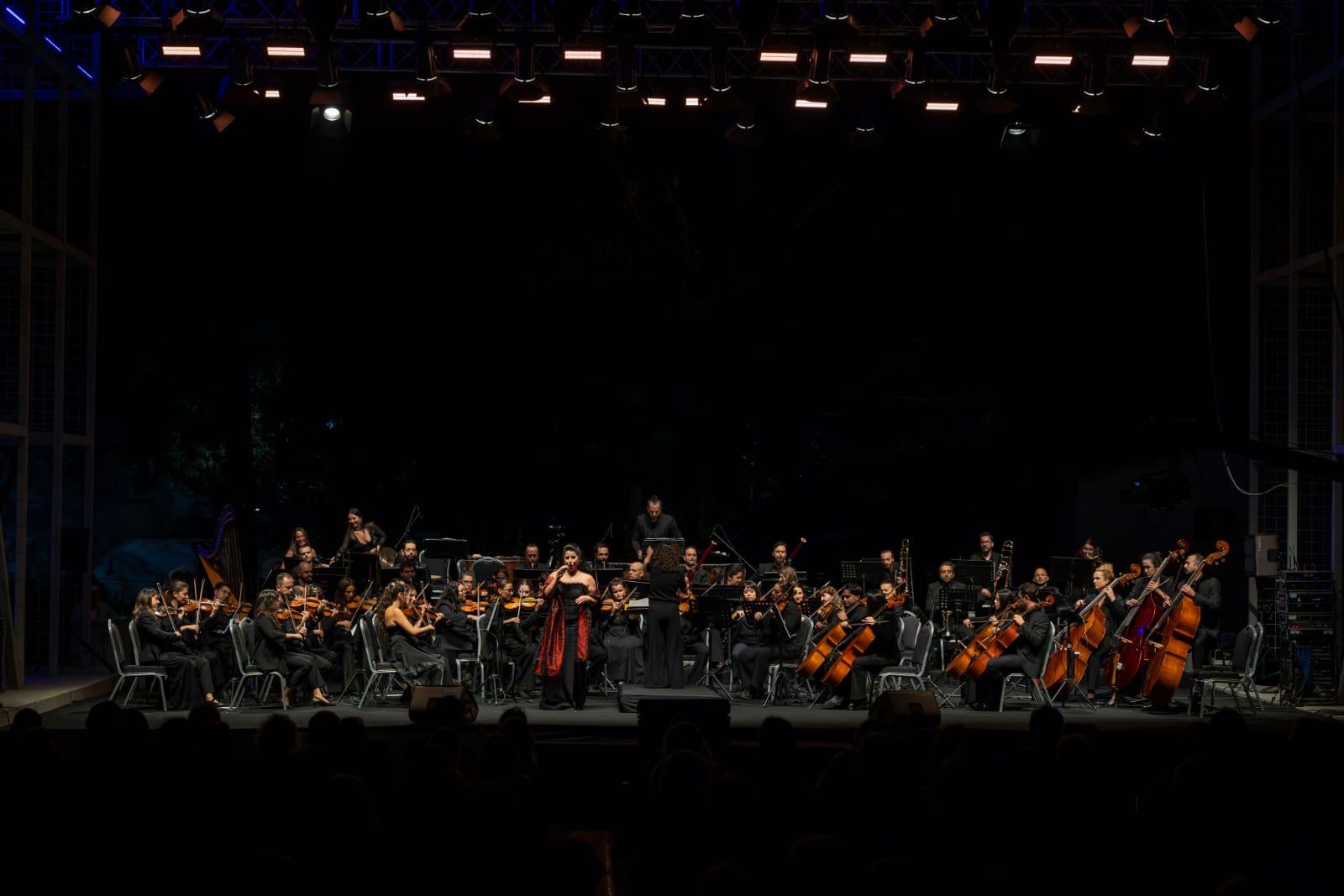 İzmir Oda Orkestrası yeni sezonu Zeytin Sahne’de açtı