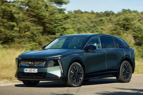 DS Automobiles, DS N°7 ve yeni konsept otomobilini Paris’te sergileyecek<