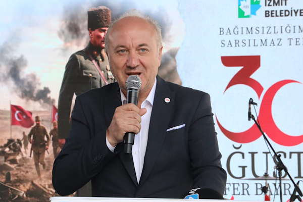 Hürriyet’in 30 Ağustos mesajı İzmitlilerle paylaşıldı<