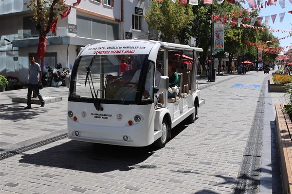 İsmetpaşa Caddesi'nde ulaşım Buggy araçlarla sağlanıyor 