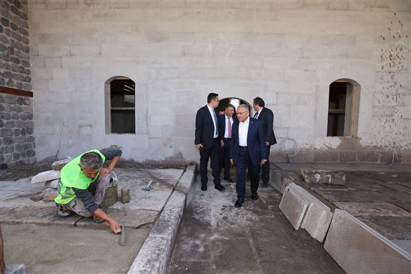 Başkan Büyükkılıç'tan restore edilen tarihi camide inceleme