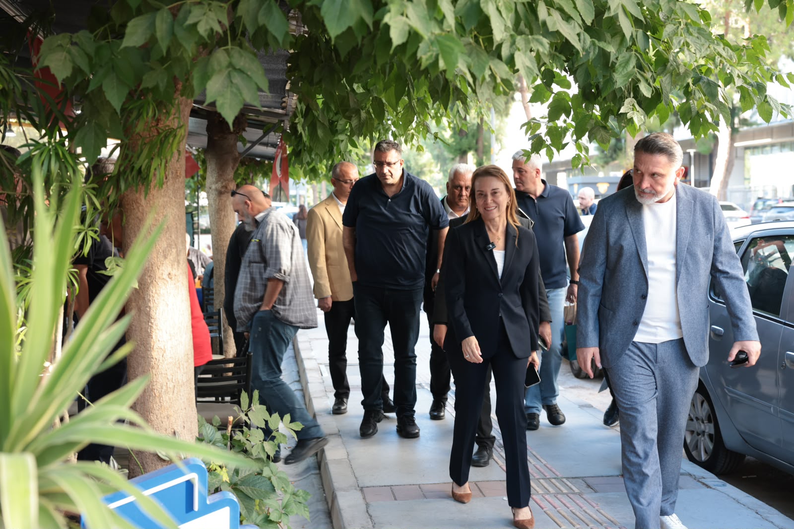 Konak'ta komşu buluşması: Başkan Mutlu, Mehmet Ali Akman'da talepleri dinledi