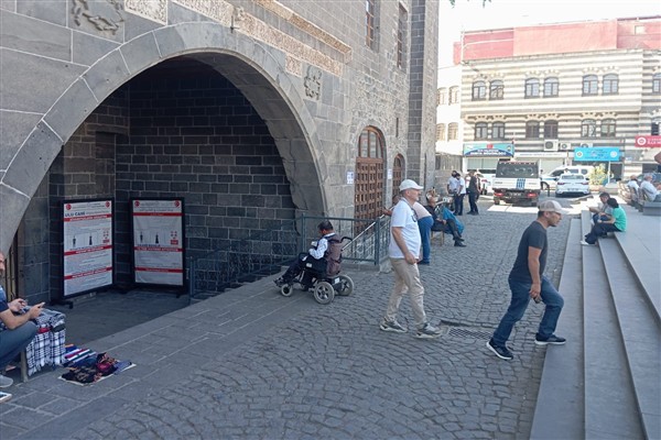 Diyarbakır'da vatandaşlar PKK’nın silah bırakma sürecini değerlendirdi