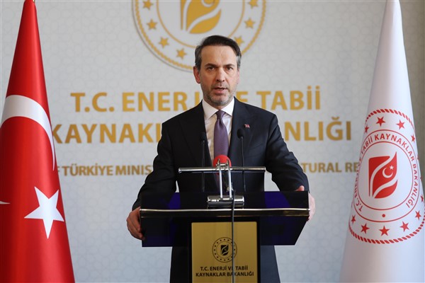 Bakan Bayraktar, Erzincan'da gençlerle buluştu