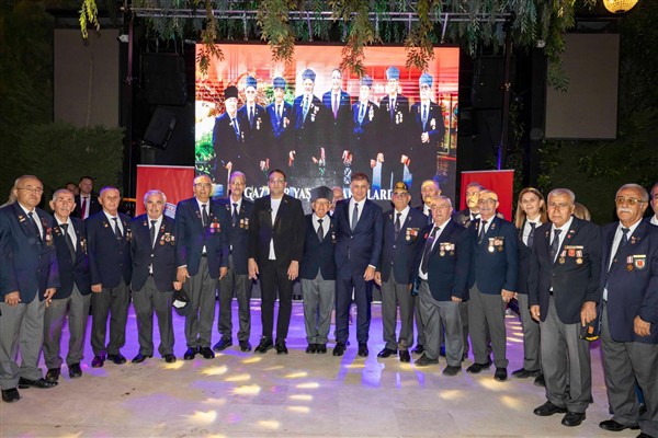 Başkan Tugay: Gazilerimiz her gün el üstünde tutulmayı hak ediyor<