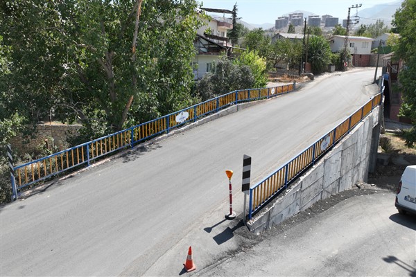 Büyükşehir, Konak Mahallesi’nde depremde zarar gören köprü ve yol çalışmalarını tamamladı<