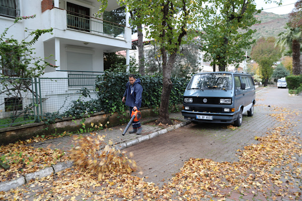İçmeler Mahallesi’nde kapsamlı temizlik gerçekleştirildi<