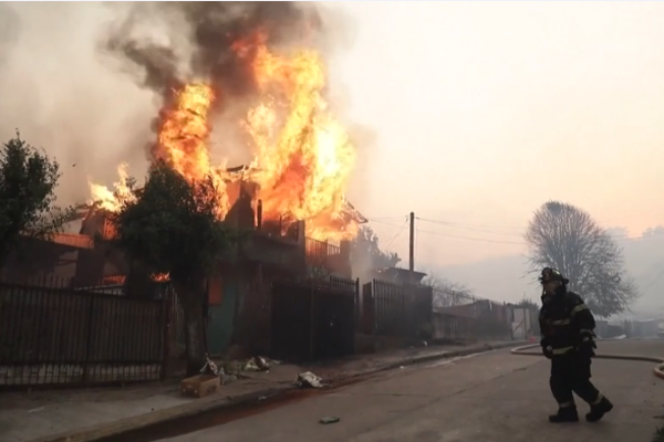Şili, 20 kişinin ölümüne neden olan orman yangınları nedeniyle ''afet durumu'' ilan etti<