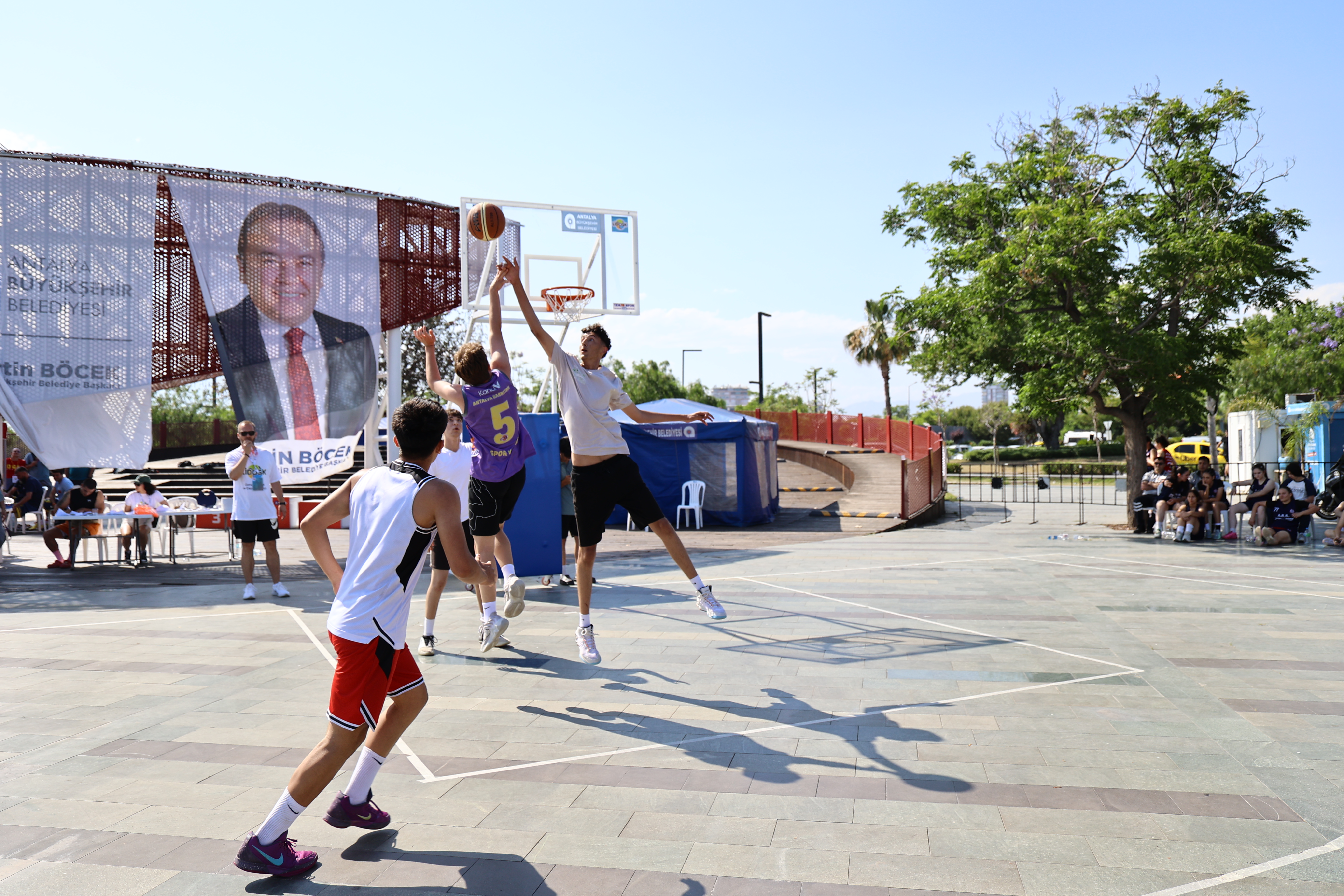 Antalya Büyükşehir Belediyesi'nden 19 Mayıs’ta gençlere özel futbol ve basketbol turnuvası