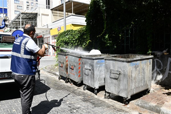 Esenyurt'ta haşerelere karşı ilaçlama başladı