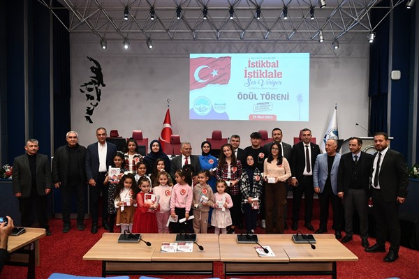 Kayseri'de İstiklal Marşı Okuma Yarışması düzenlendi<