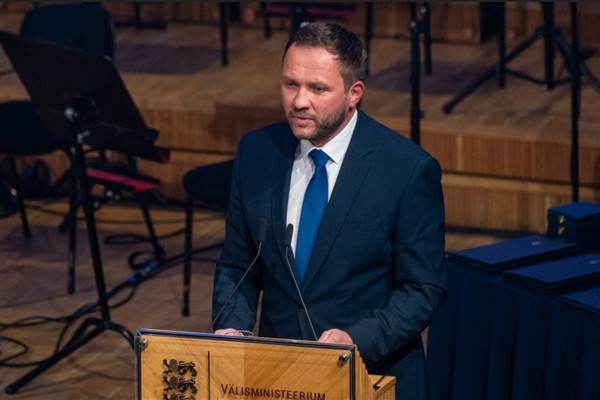 Tsahkna: Savaş yürütürken turistik ayrıcalıklardan yararlanmak kabul edilemez<