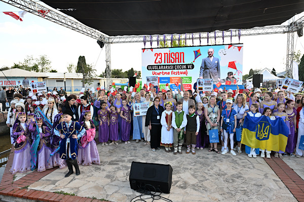 Antalya’da Uluslararası Çocuk ve Uçurtma Festivali düzenlendi