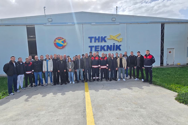 İzmir’de itfaiye personeline hava aracı kazalarına müdahale eğitimi verildi<