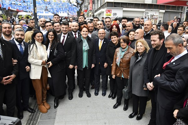 Akşener'den Avcılar'da esnaf ziyareti