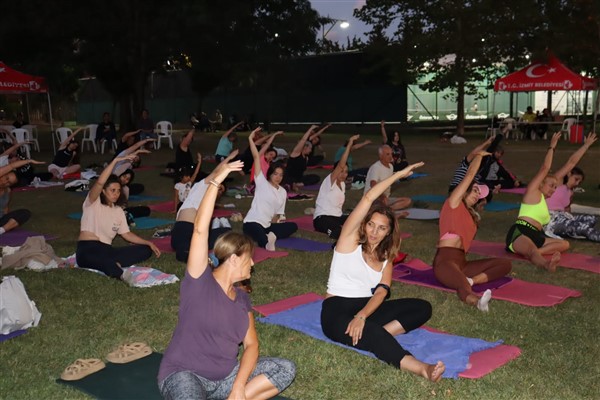 İzmit’te “Nefes Al İzmit” yoga etkinliği devam ediyor<