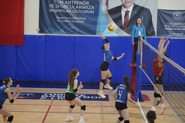 ÇBSK Kadın Voleybol Takımı, Bandırma Çelikspor’u mağlup etti <