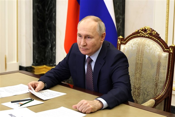Putin, Kazakistan Cumhurbaşkanı Tokayev ile bir araya geldi<
