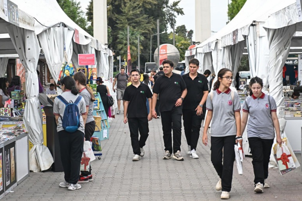 İZKİTAP Kültürpark’ta kitapseverleri buluşturuyor<