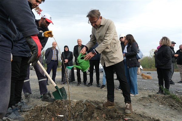 Sapanca’da Milli Ağaçlandırma Günü'nde 500 fidan toprakla buluştu<