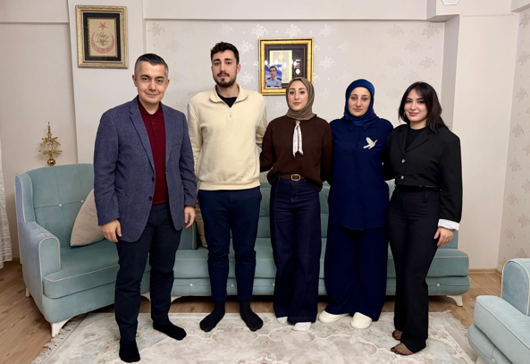 Başkan Vekili Aksoy ilk iftarını şehit ailesiyle açtı<