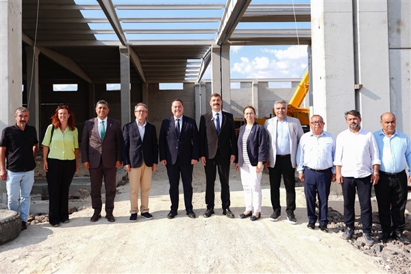 Kula’da hububat alım noktası inşa ediliyor <