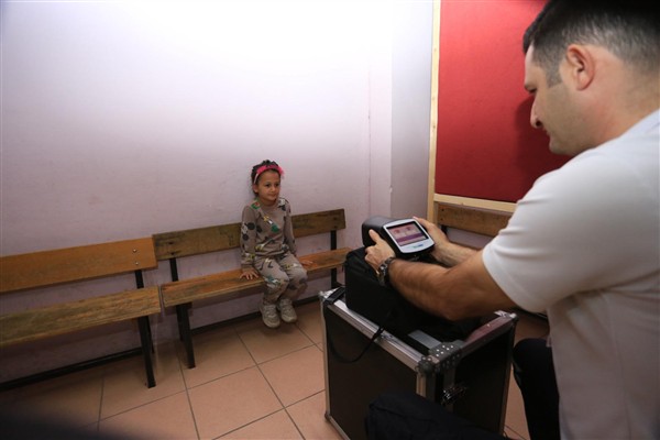 Kepez Belediyesi'nden öğrencilere göz sağlığı taraması<