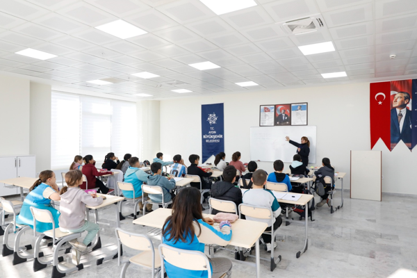 Büyükşehir, öğrencilere yönelik eğitimler gerçekleştiriyor