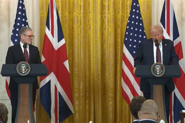 Trump, İngiltere ile ABD arasında ''tam ve kapsamlı'' bir ticaret anlaşmasını doğruladı<