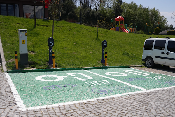 Düzce’de 9 noktada elektrikli araç şarj istasyonu kuruldu<