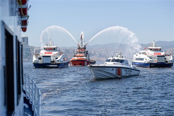 İzmir Körfezi’nde Kabotaj Bayramı kutlandı<