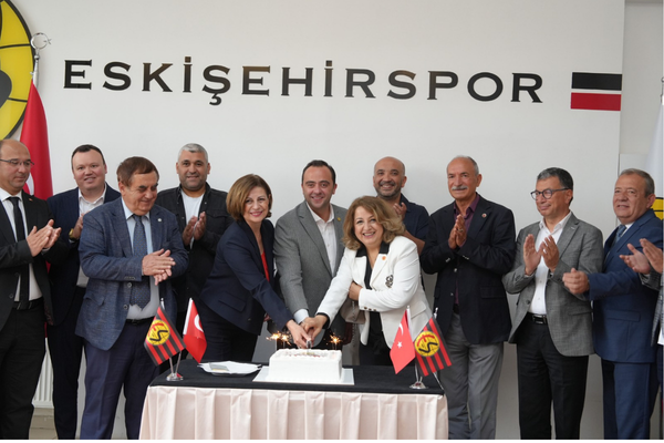 Başkan Ünlüce’den, Eskişehirspor’a ziyaret<