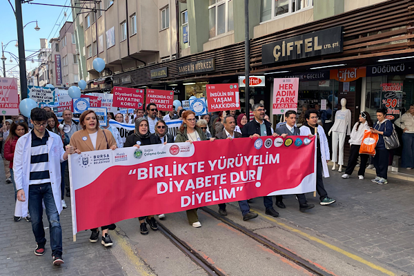 Bursa’da ''Diyabet Farkındalığı Yürüyüşü'' düzenlendi<