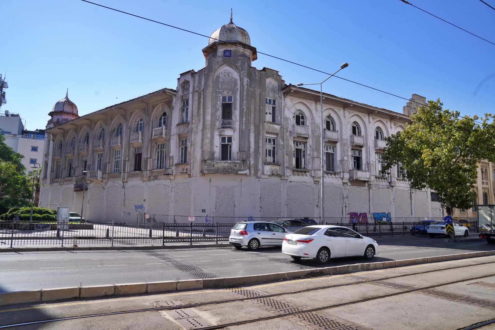  İzmir Büyükşehir Belediyesi'nden Kardiçalı Han'a restore kararı<