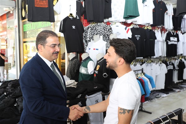 Başkan Canpolat, Açıksu Caddesi’nde esnaf ve vatandaşlarla buluştu<