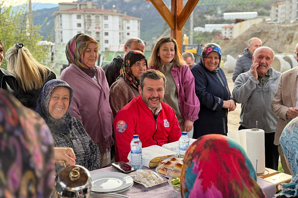Başkan Çetinkaya, vatandaşlarla çardakta bir araya geldi<